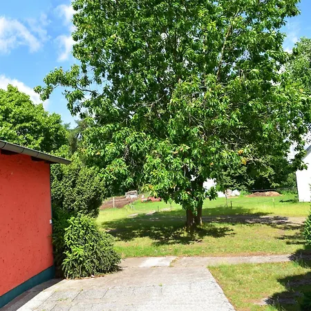 Mit Grosser Terrasse Am Garder